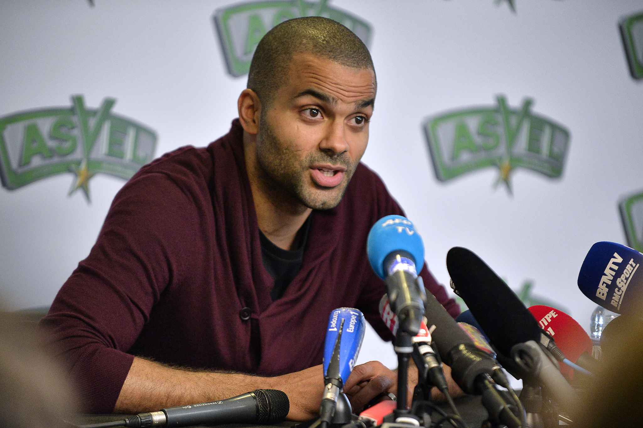 2048x1536-fit_tony-parker-tenu-conference-presse-samedi-siege-asvel