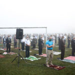 Muslimani naselja Župča kod Breze klanjali su Ramazanski bajram - namaz na stadionu